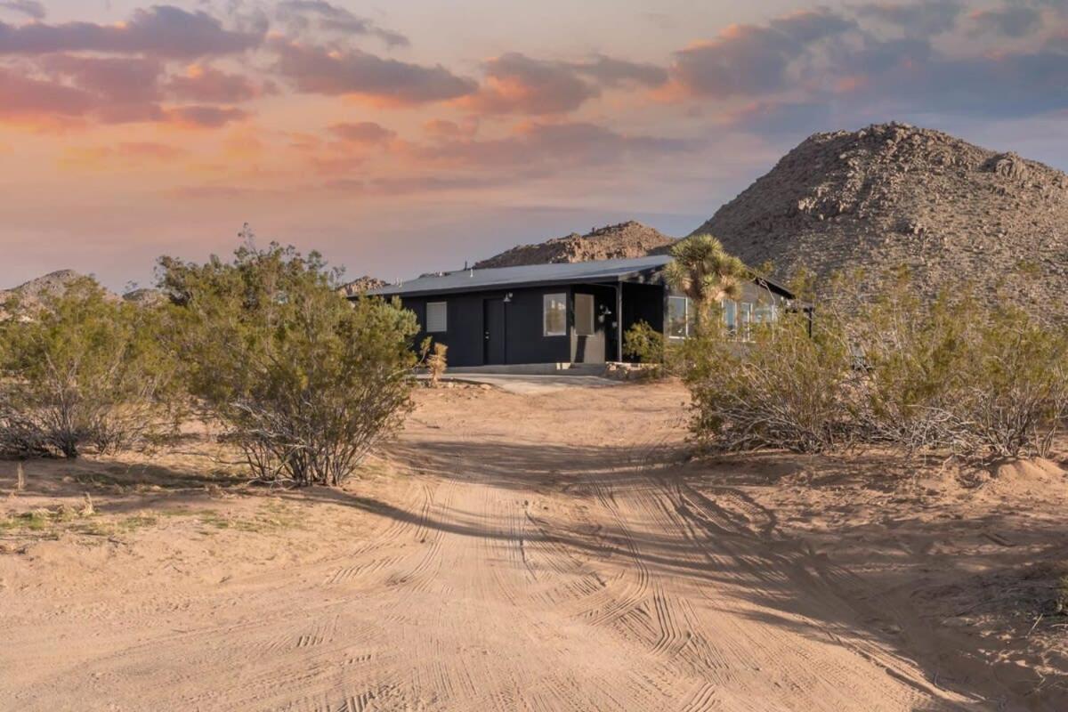 Sacred Haven L Cabin W Cowboy Pool At Park Entrance Joshua Tree Bagian luar foto
